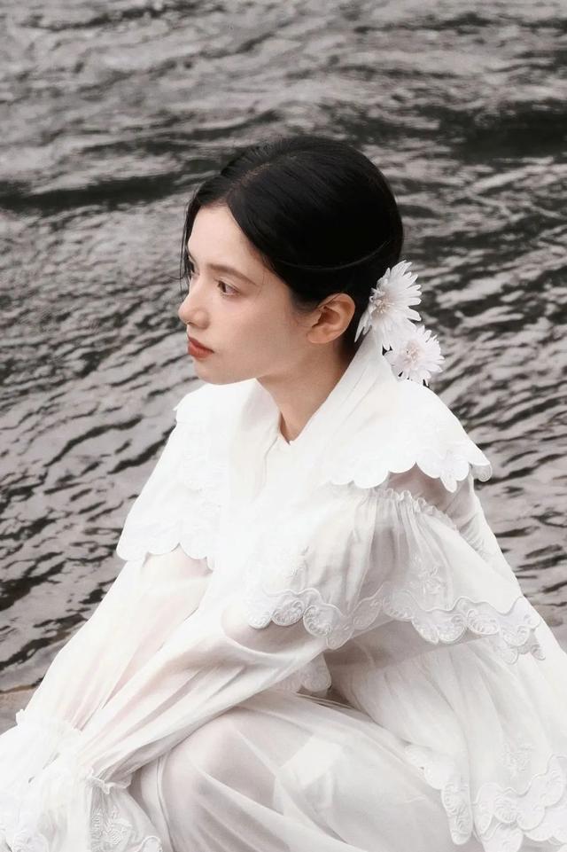 发型 夏日最in发型指南，温柔优雅还减龄