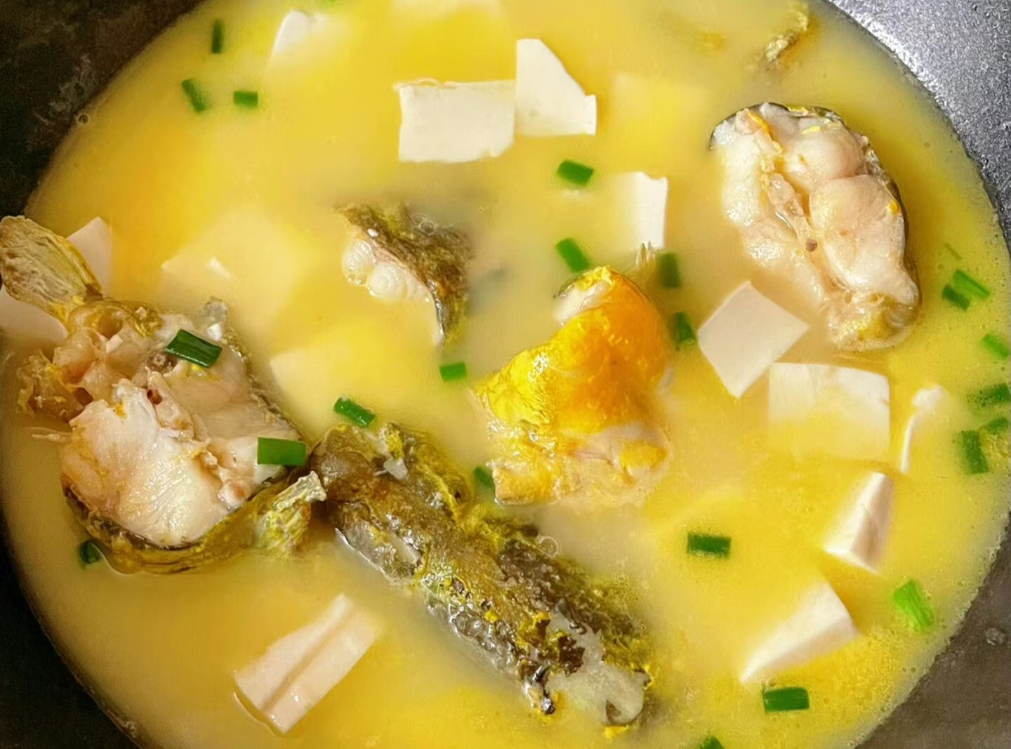 带鱼|冬天吃鱼,建议:少吃草鱼和花鲢,多吃这6种鱼,肥美不腻营养高