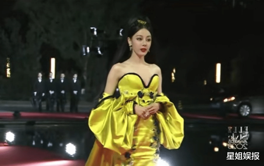 ELLE风尚大典红毯:热巴造型被指模仿,娜扎全场最佳,杨紫礼服逊色