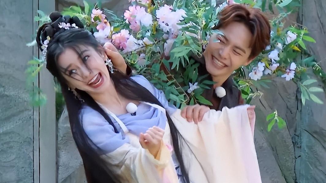 白鹿|《跑男》下期要爆，baby美貌回归，两大女神登场，白鹿智商回来了