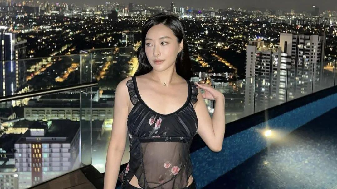 陈滢瘦身成功！出游丧食靠“家嫂”监督，坚持做gym变fit，小蛮腰若隐若现~