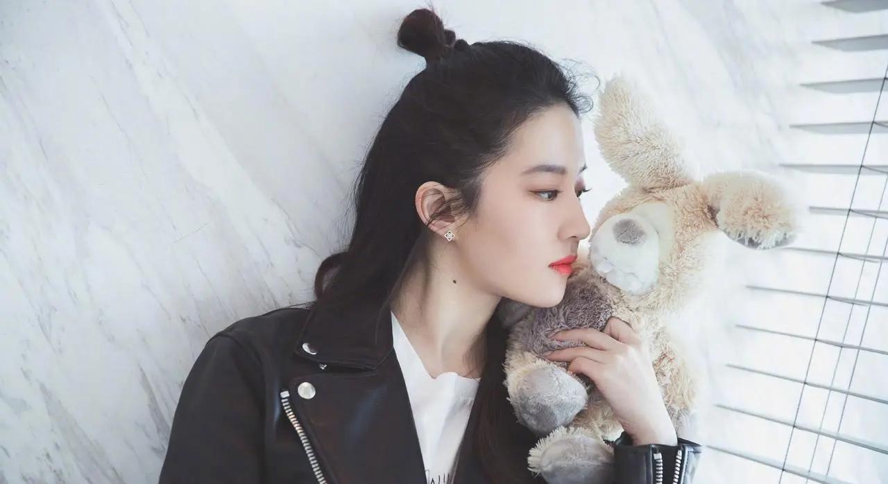 谢霆锋的手，黄晓明的脚，陈宝国的眼睛，不知让多少“流量明星”脸红