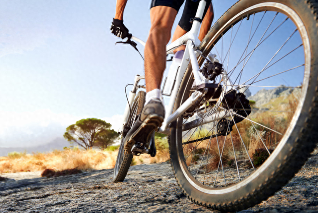 骑车会不会粗小腿?浙大二院骨科运动医学专科的医生告诉你如何运动瘦小腿?