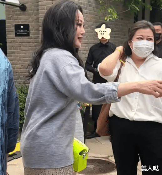 60岁章小蕙生图曝光，身材微胖也不减高级范，珠圆玉润一脸“旺夫相”