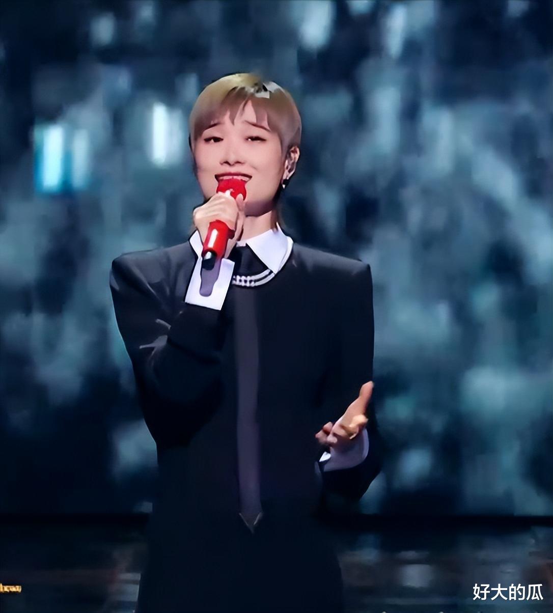 李宇春和华晨宇,2个“混子”歌手,在香港这一晚彻底现了原形