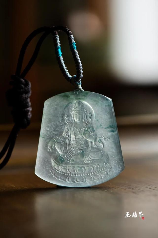 弹弓|藏匿于翡翠之间的神秘签名：玉雕师的身份密码