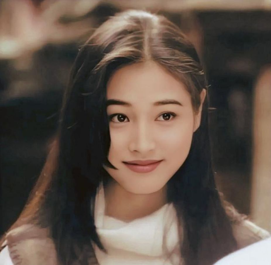 演员张延:父亲早逝,嫁大5岁香港丈夫生一女,和丈夫拥有两个家