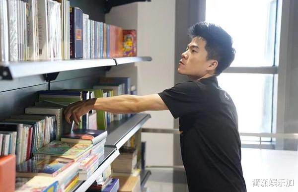 俞敏洪喊话知名演员刘亦菲，董宇辉圈外男友身份爆光，评论区沦陷