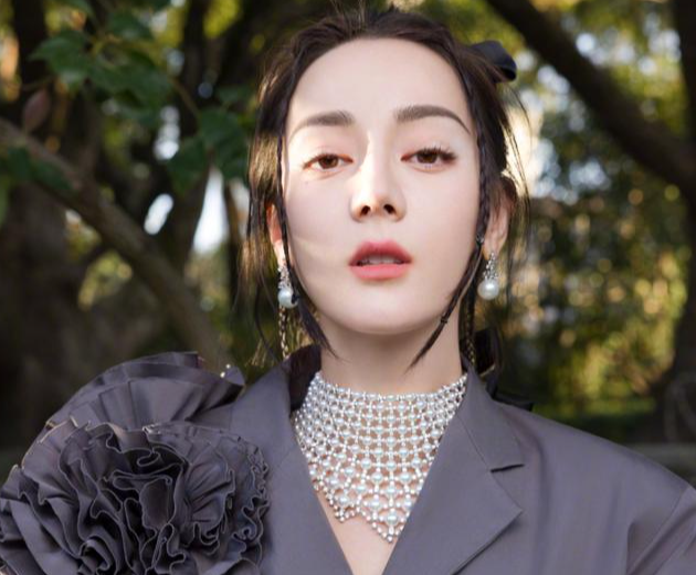 迪奥彩妆广告涉嫌辱华!评论区翻车,代言人迪丽热巴被质疑