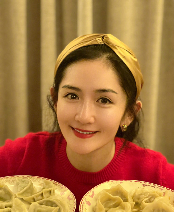 杨紫|杨紫脸再次崩塌!一阵不见又变模样,童瑶被嘲像小老太,孙俪怪