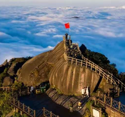 桂林|猫儿山, 站在山顶一眼望去，群峰渺小