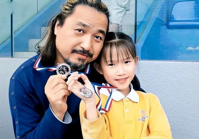 59岁TVB前绿叶转战内地开平价茶档!曾连做50小时筹钱救肾病女儿