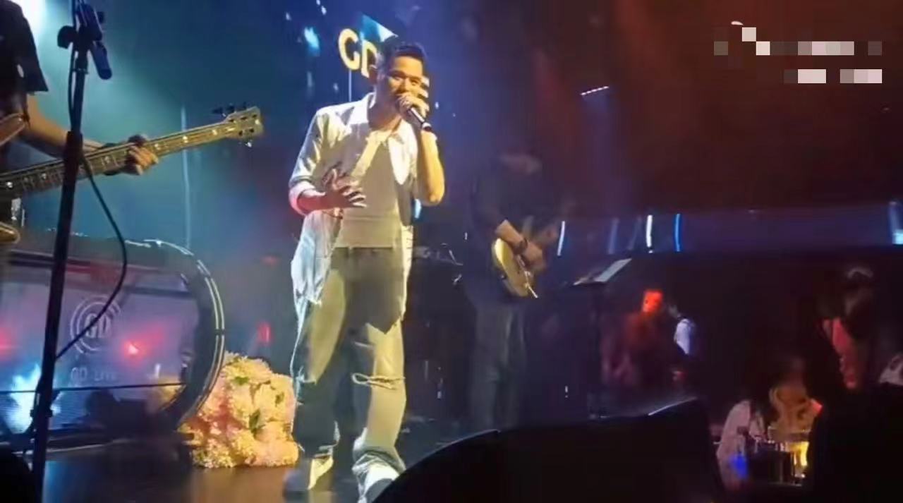 张恒远|36岁知名歌手疑因黑色素瘤突病逝！5月露面精神佳，结婚生子仅1年