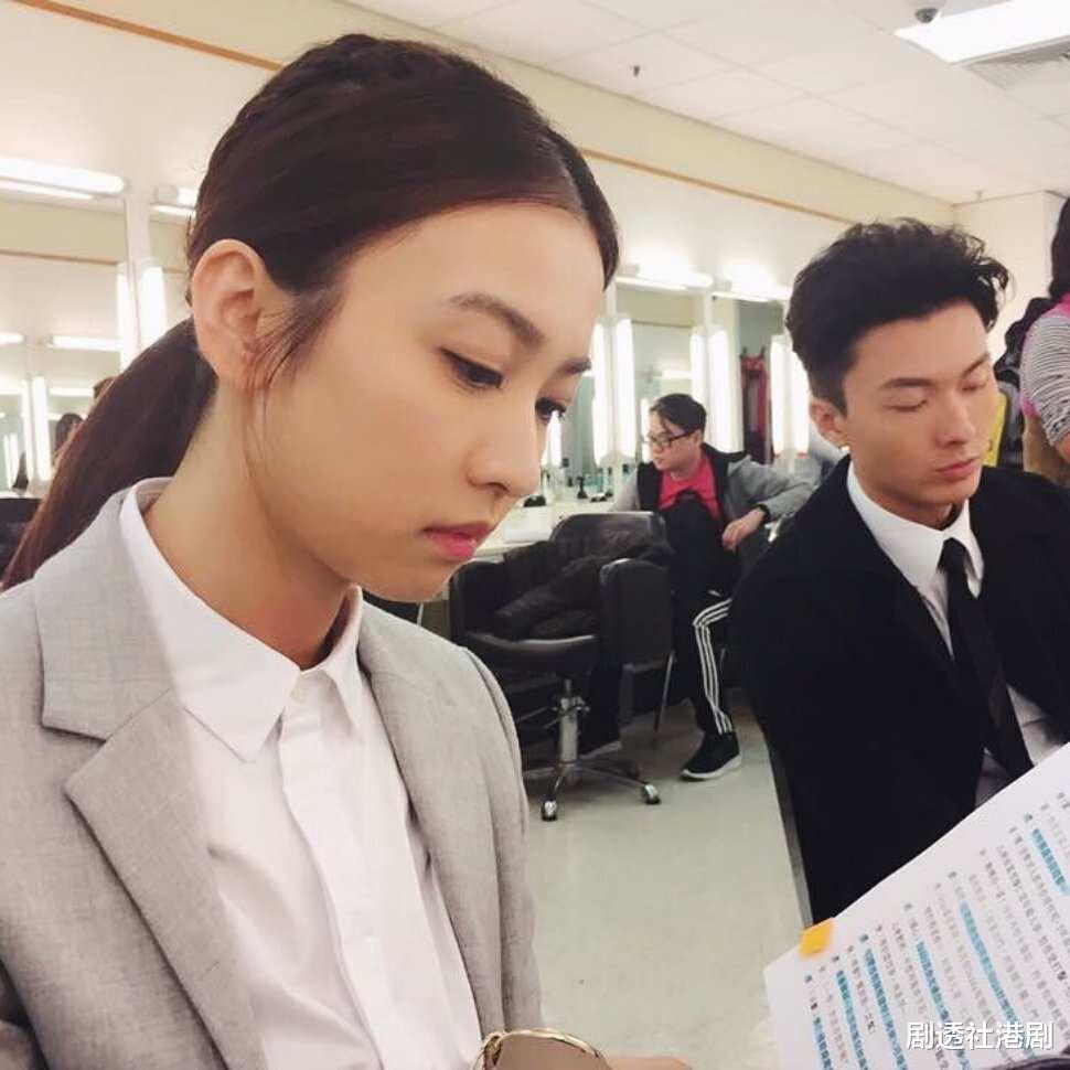 恭喜！TVB前人气港姐被曝回母校任职导师，结婚几年仍无意造人