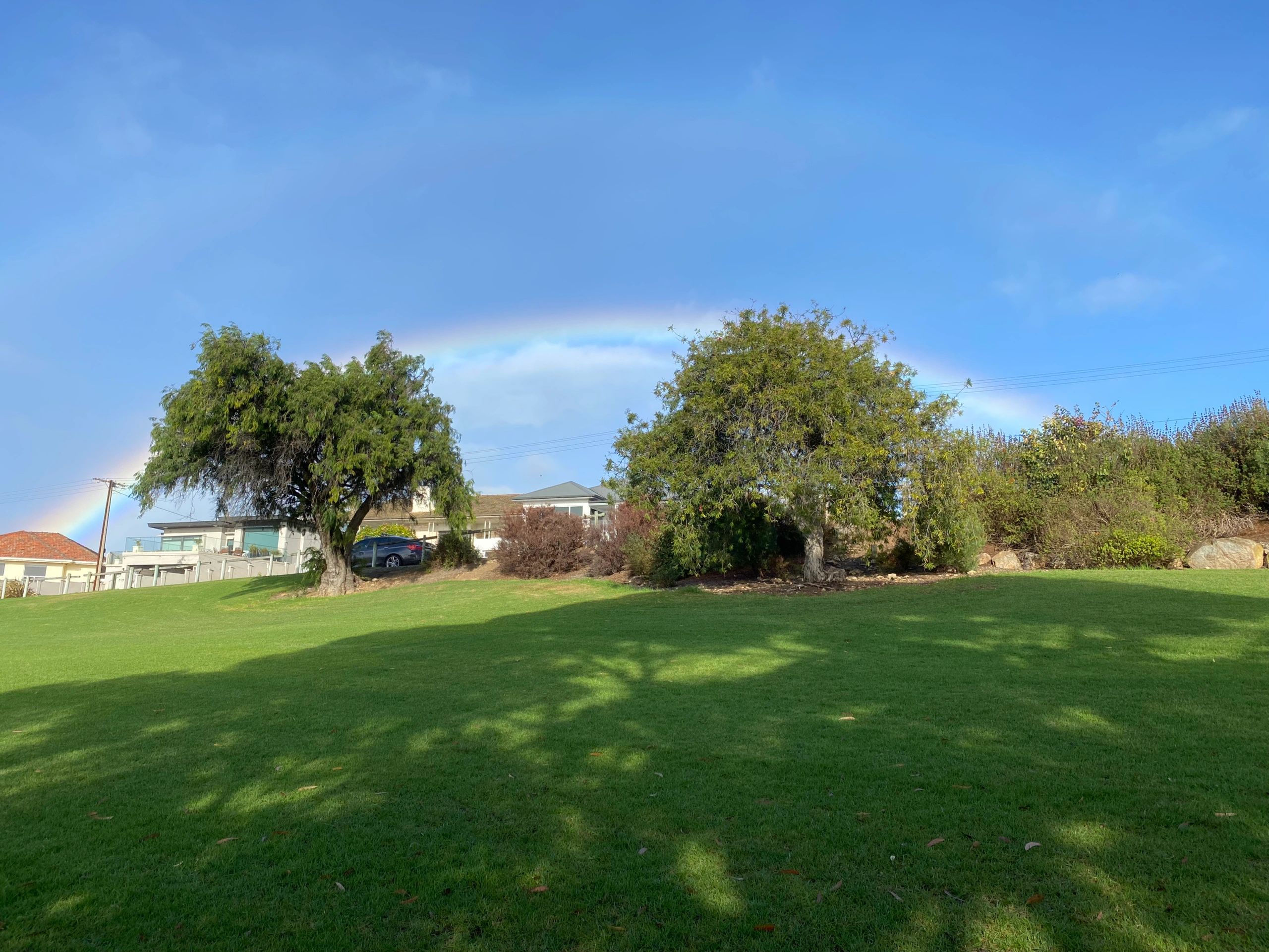 kpi|华女澳洲找工作，遭老板关押：惊险逃脱差点怀孕当妈