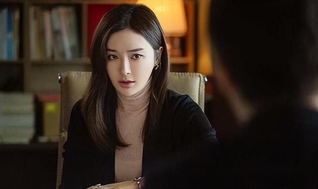 自撕人设的秦岚,把一手烂牌打成王炸