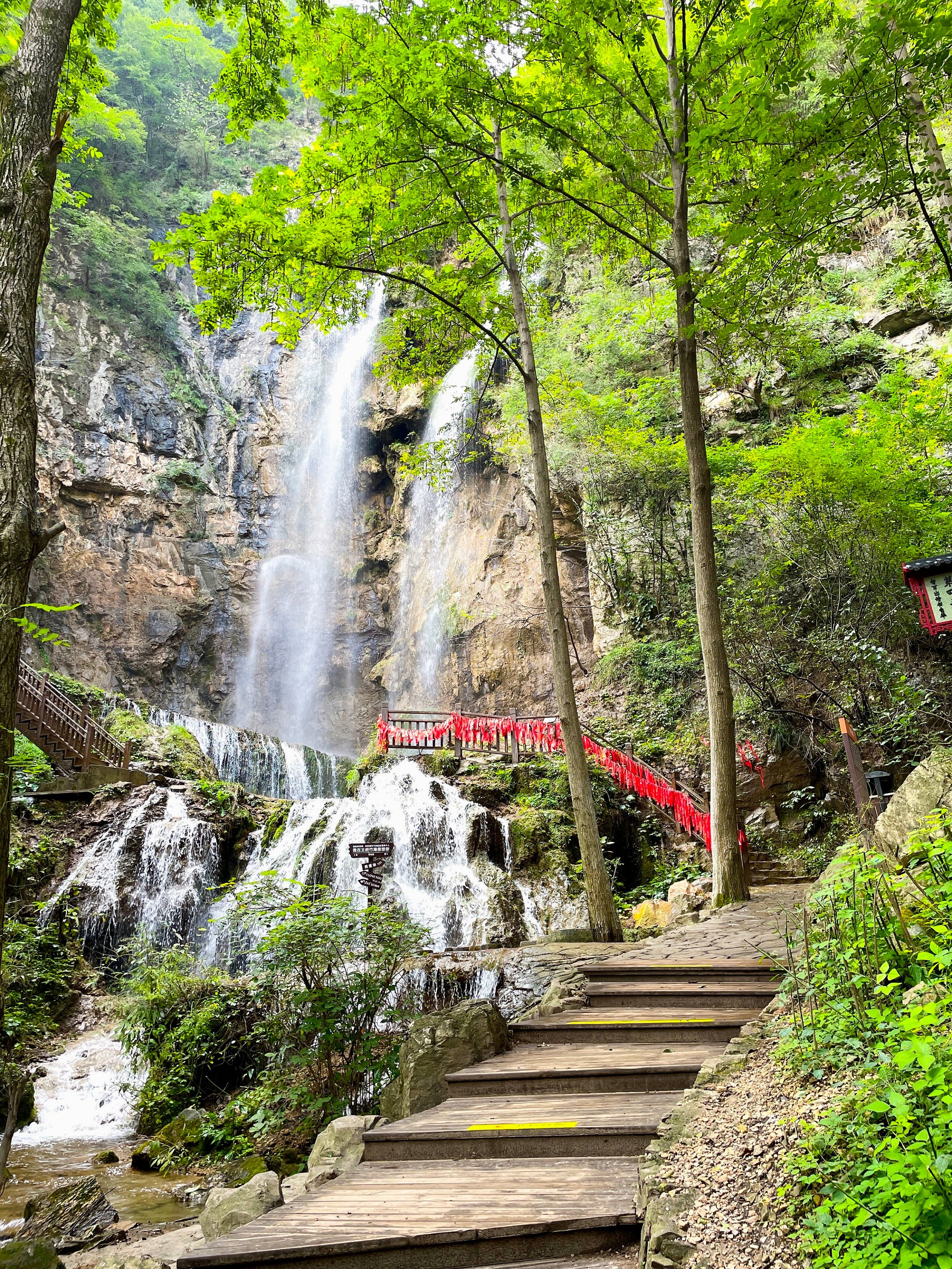洛阳旅游节假日攻略提前做,栾川有个瀑布群,适合带家人孩子游玩
