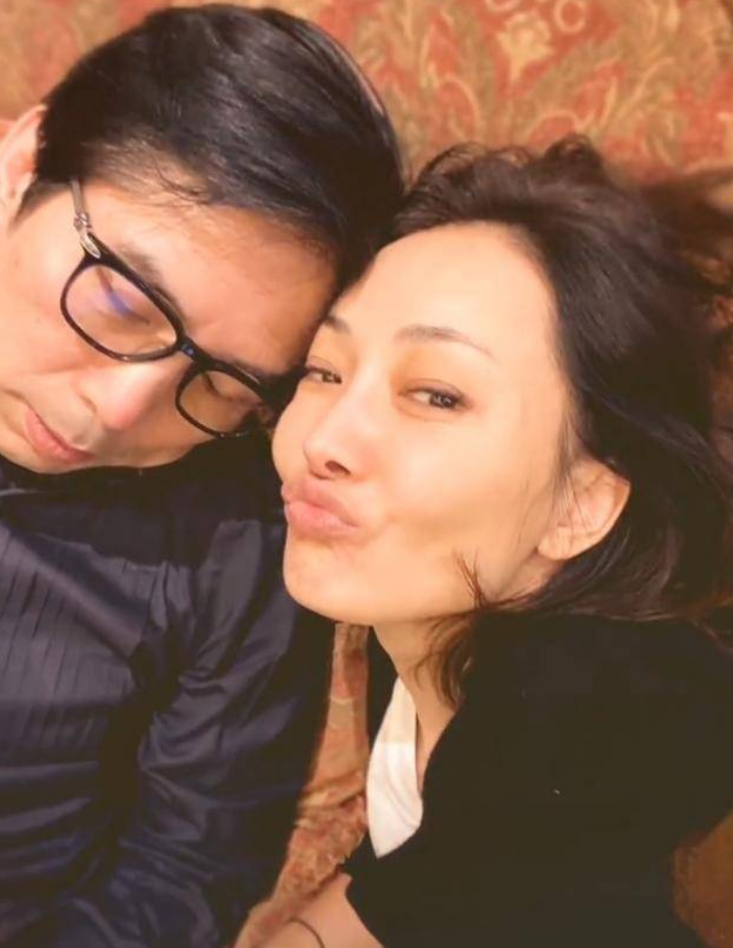 牛莉|牛莉：8次登春晚，24岁嫁给大7岁圈外男友生儿育女，50岁依旧很美