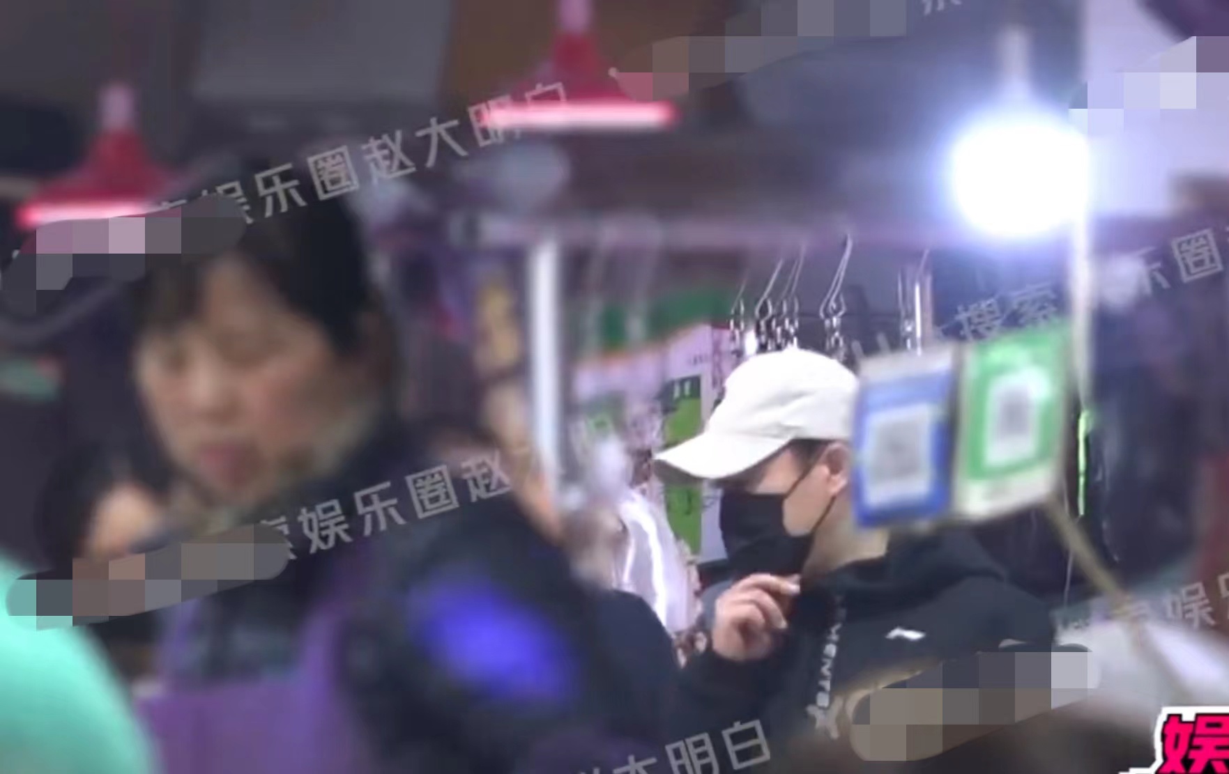 张颂文|张颂文成功大火!现身菜市场被多位狗仔跟拍,穿198元外套太低调