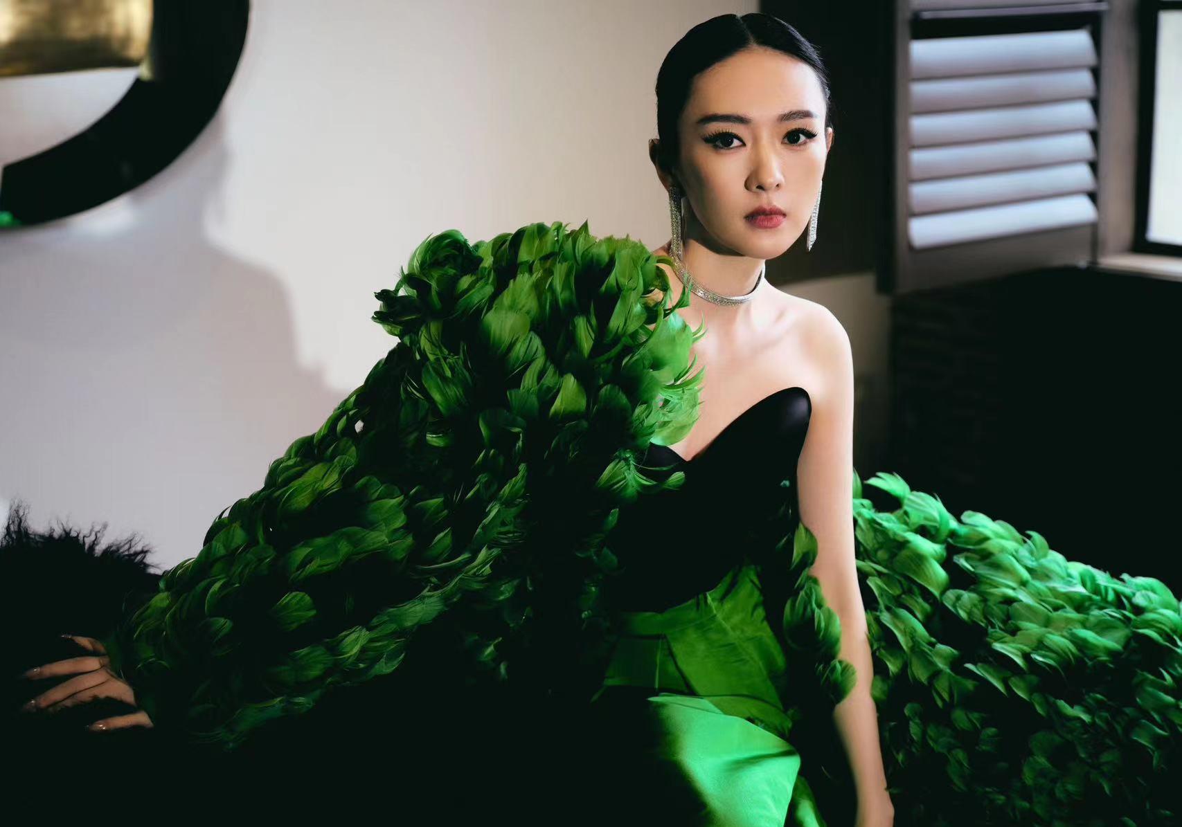 宋轶|微博之夜造型曝光：佟丽娅女神，宋轶抢眼，周笔畅真敢穿