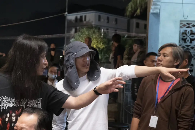 周星驰|周星驰疑高调炫富,喝近20万一支红酒,曾靠炒地皮净赚10亿