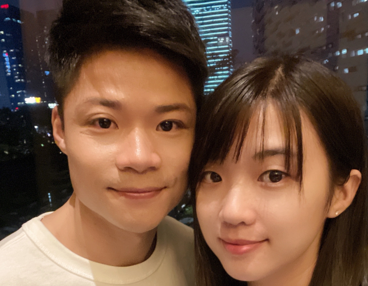 深夜10点,34岁苏神晒全家福!妻子生二胎发福明显,小儿子太像爸爸了