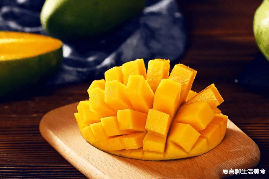 水果|芒果也分公母？对！买芒果要选公的买，教你6招，包你挑到的芒果，肉多核小，香甜多汁