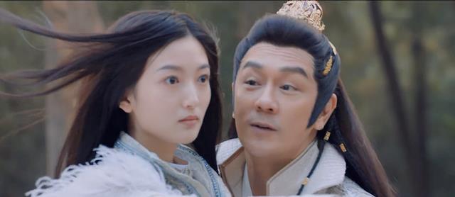 陈浩民|53岁陈浩民再演段誉,顶着一脸褶子玩“壁咚”,还被5个少女疯抢