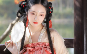 太子失忆后让我替他找回白月光，所以和他白月光长得像的我应该骗点什么呢？