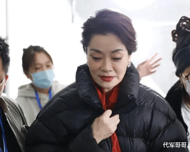 毛阿敏|60岁毛阿敏近况曝光，富豪丈夫突然病逝，如今独自抚养一双儿女