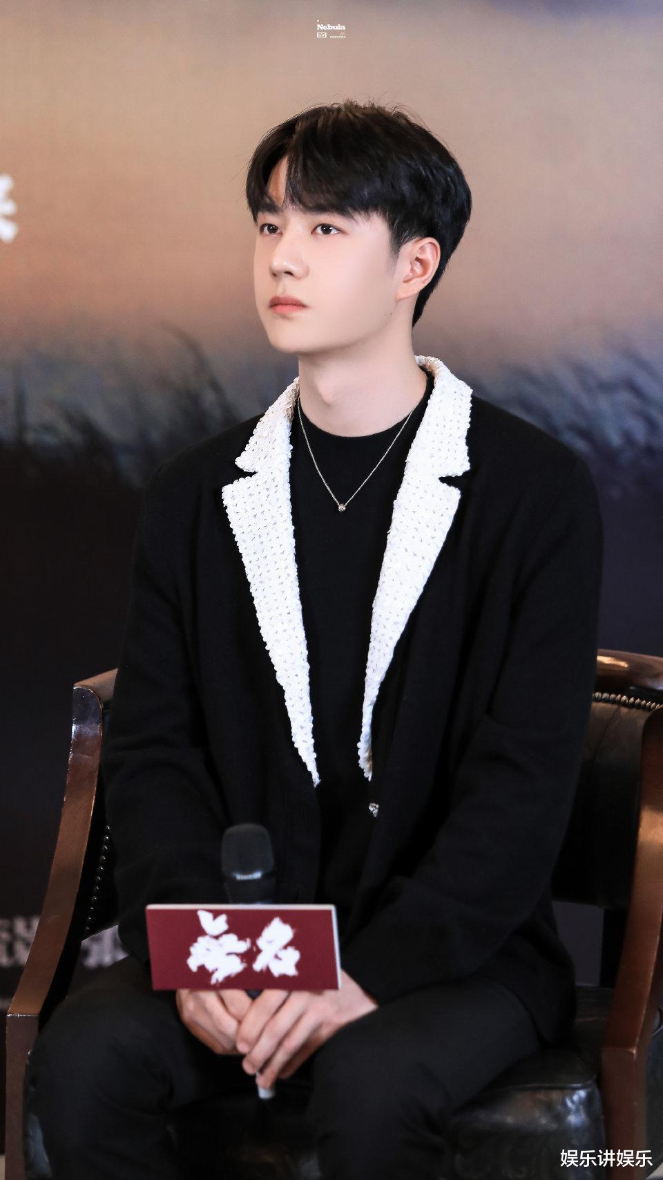 抖音|王一博做客李佳琦直播间,秒没80万张券,粉丝:剧组需要李佳琦!