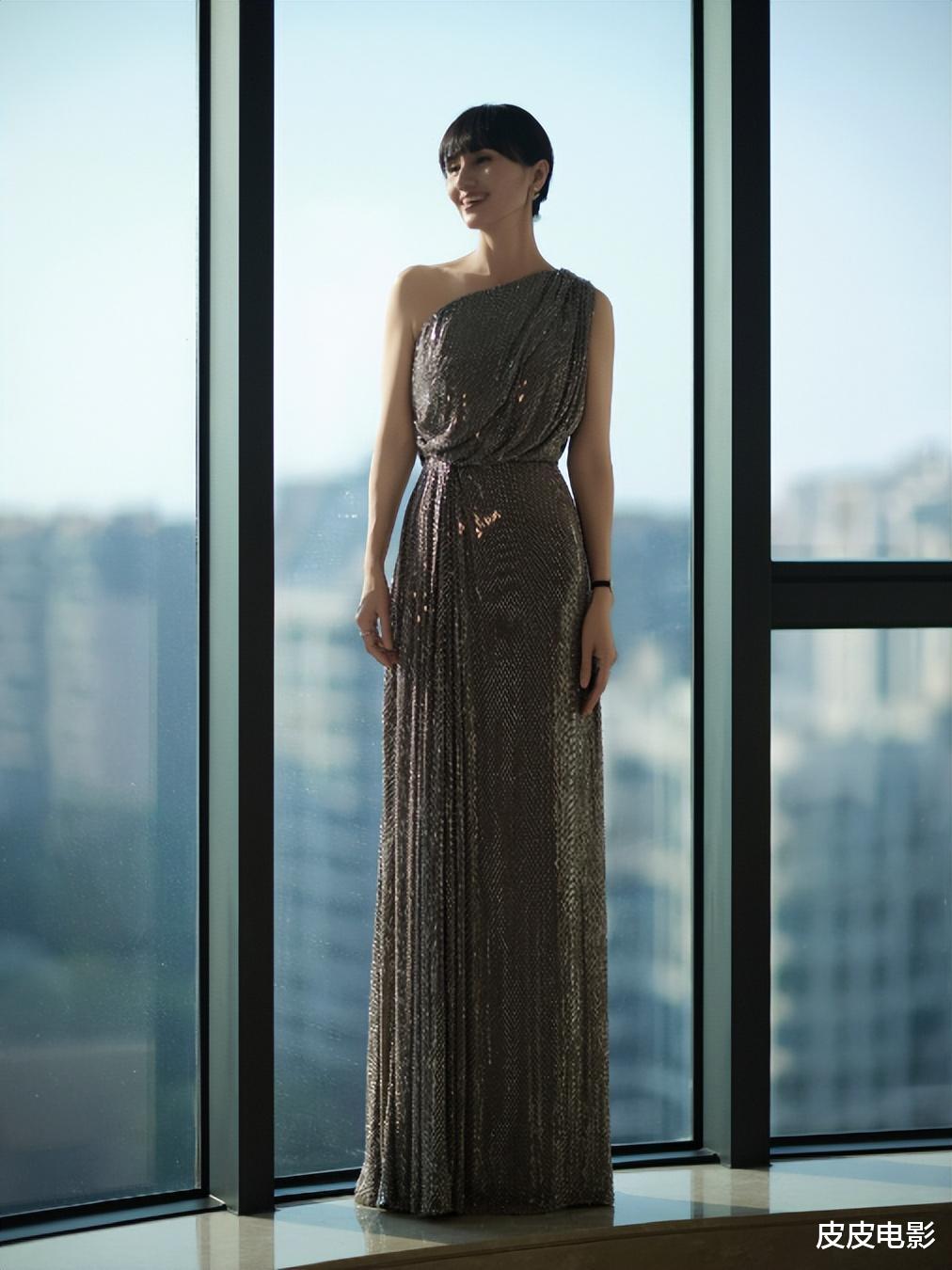 这一夜,袁泉气质出圈,殷桃女人味十足,何赛飞咬嘴唇可爱