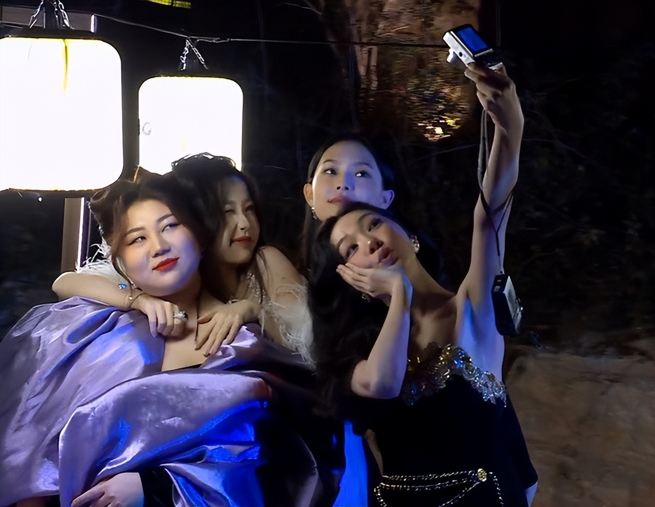 发腮比发胖更可怕!35岁倪妮审美塌方,一和杨幂同框就被碾压