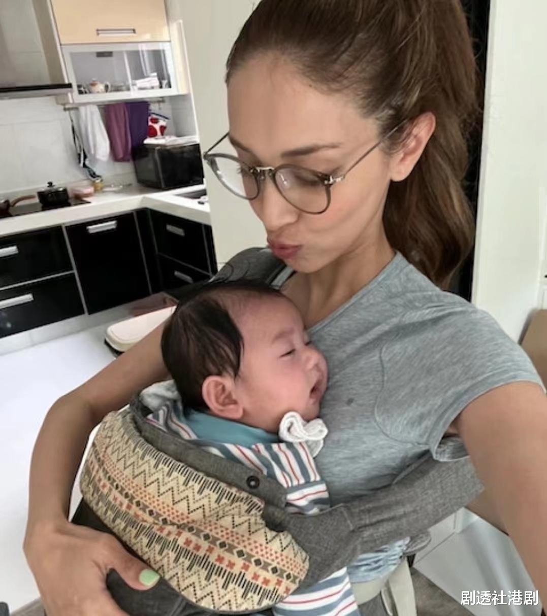 陈凯琳|最新正面照曝光!前港姐三子皮肤黝黑像舅舅,四年抱三成人生赢家