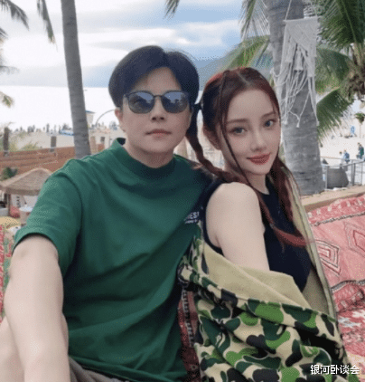 42岁李小璐近照曝光,这是又换新男友了?