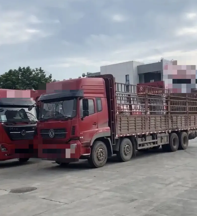 月薪2万招聘2名A2长途司机,让兼职卸货遭拒:大不了我们辞职!