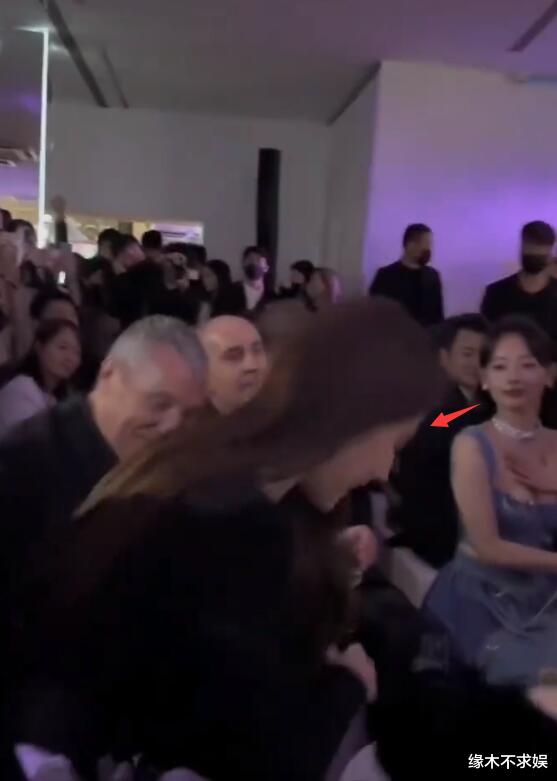 刘亦菲|宝格丽后台：刘亦菲反客为主，张嘉倪生图被嘲，全程被冷落好辛酸