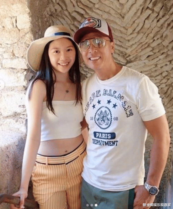 甄子丹19岁女儿出道，不当爱豆当原创歌手，老爸会不会亲传武功？