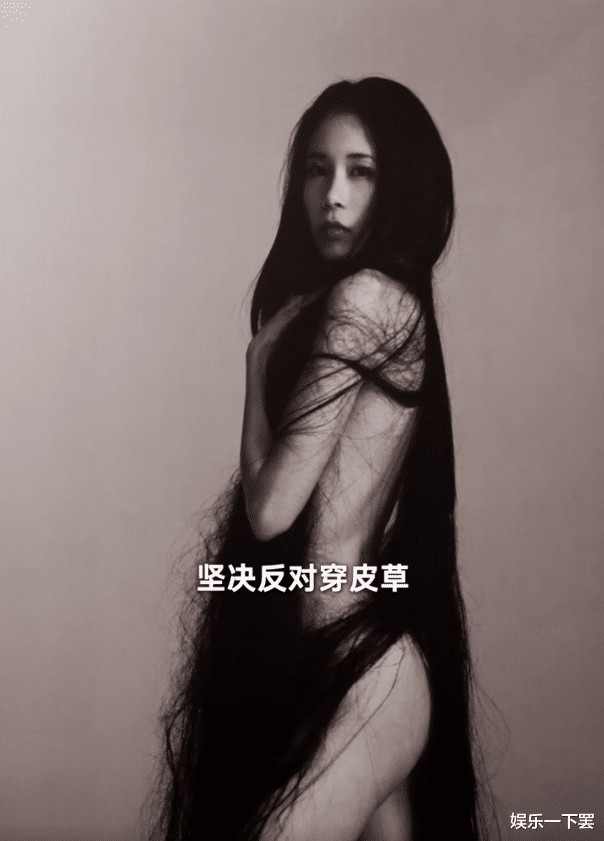 莫文蔚举办了一个小型艺术展,将20年前大胆前卫的写真集再度展出