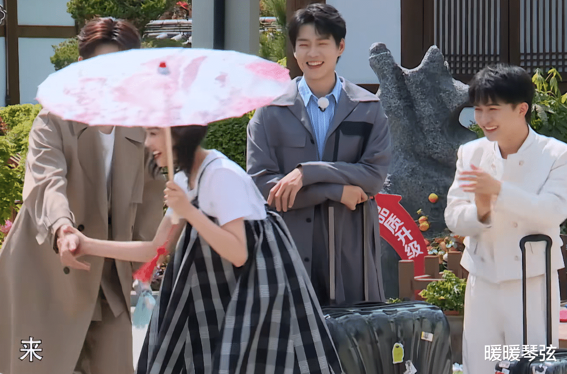 白鹿|看完《跑男》鉴定完毕，白鹿和张凌赫不是真情侣