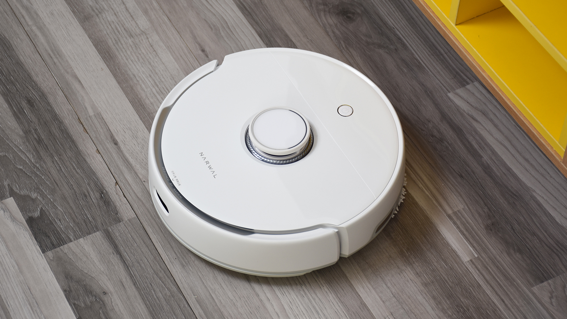 云鲸J3小鲸灵扫拖一体机：全自动“鲸灵托管”，充电清洁二合一