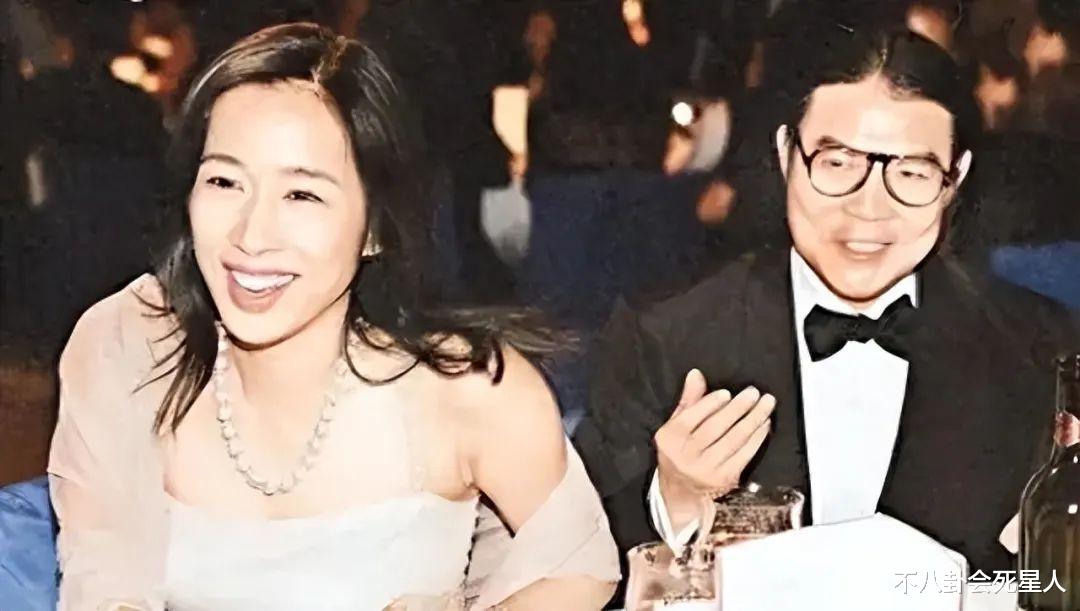 曝65岁朱玲玲二次净身出户离婚，她的一生都在为长子霍启刚铺路