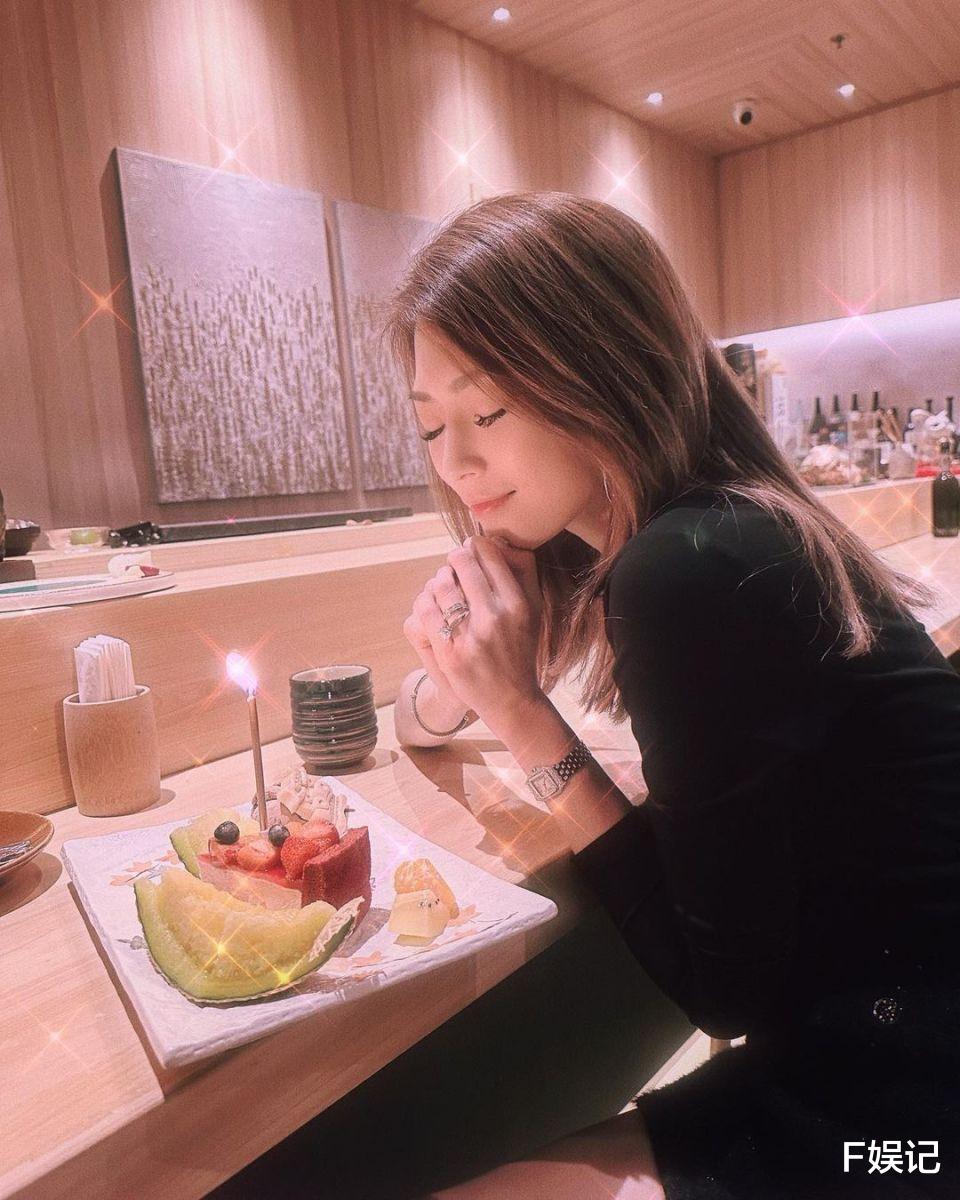 连诗雅婚后首次过生日夫妻俩开心庆祝 陈家乐心急当爸想三年抱俩