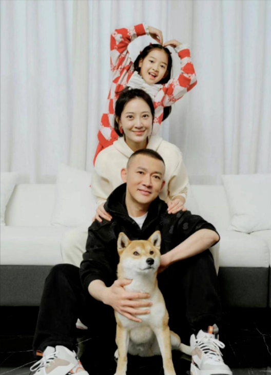 聂远|她嫁给二婚大9岁聂远,比朱丹包文婧还卑微!每月100万生活费值吗?