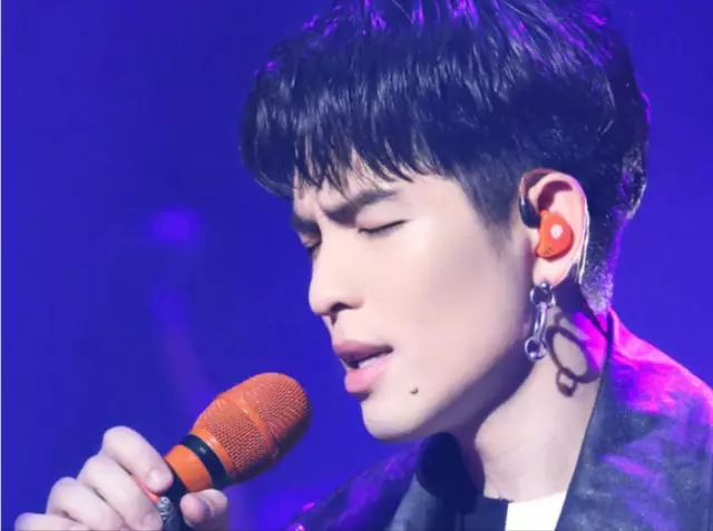 打脸!萧敬腾步伐飘被传吸毒,连同众多歌手一起被爆吸毒事件