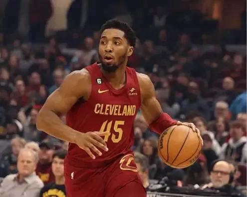 职业生涯场均20+有多难,包括6名现役球员在内才8人!