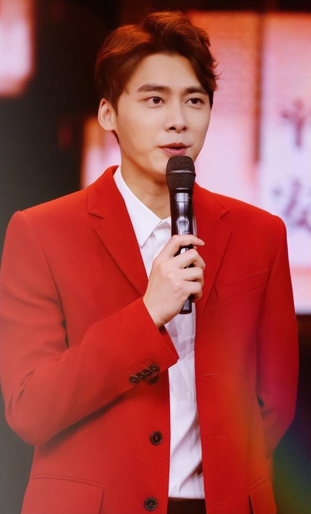 李易峰嫖娼消失八个月后,刘璇老公首次透露他的近况,评论区吵翻