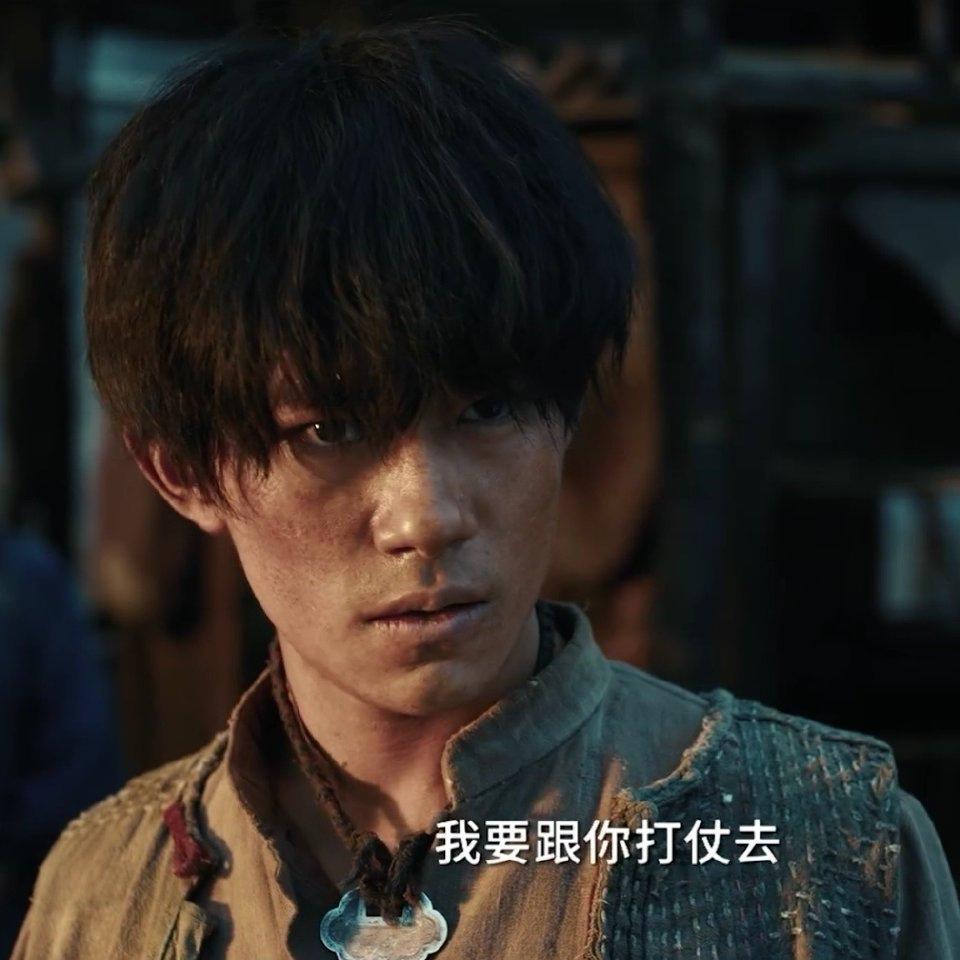 收手吧于震！别再羞辱观众智商了，48岁演剧版长津湖雷人又无脑