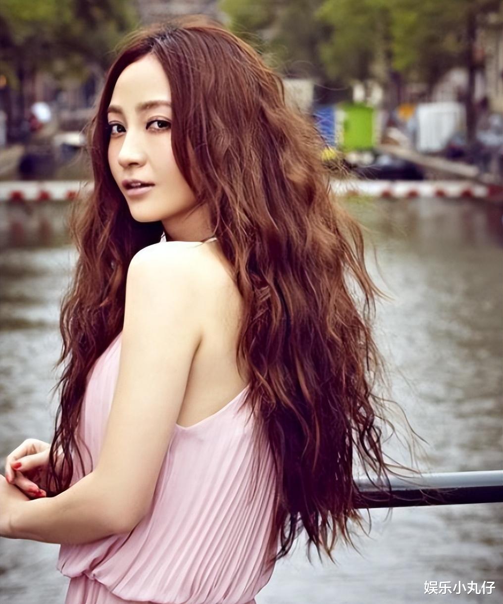 ella|曝文章姚笛复合！女方肚大如球被疑怀孕，牵手搂肩同回酒店太甜蜜