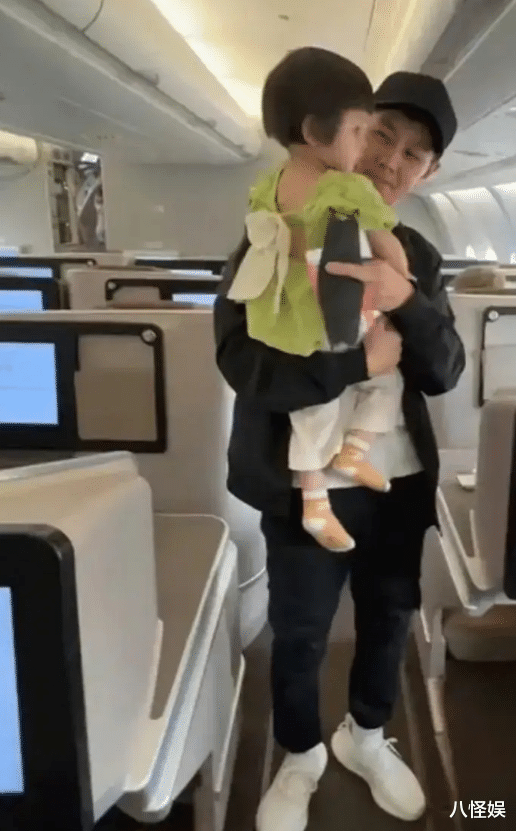 林志颖夫妇同回台北,陈若仪被指从面相到坐姿都像怀孕,忙否认